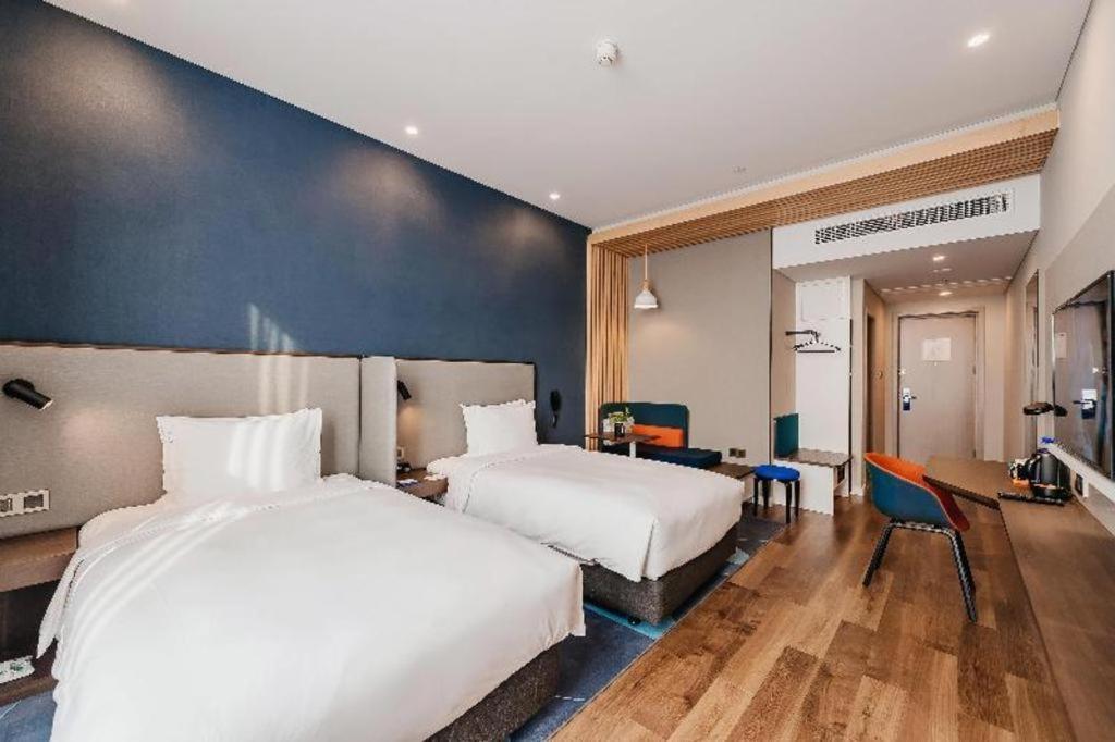 Holiday Inn Taizhou Cmc Екстериор снимка
