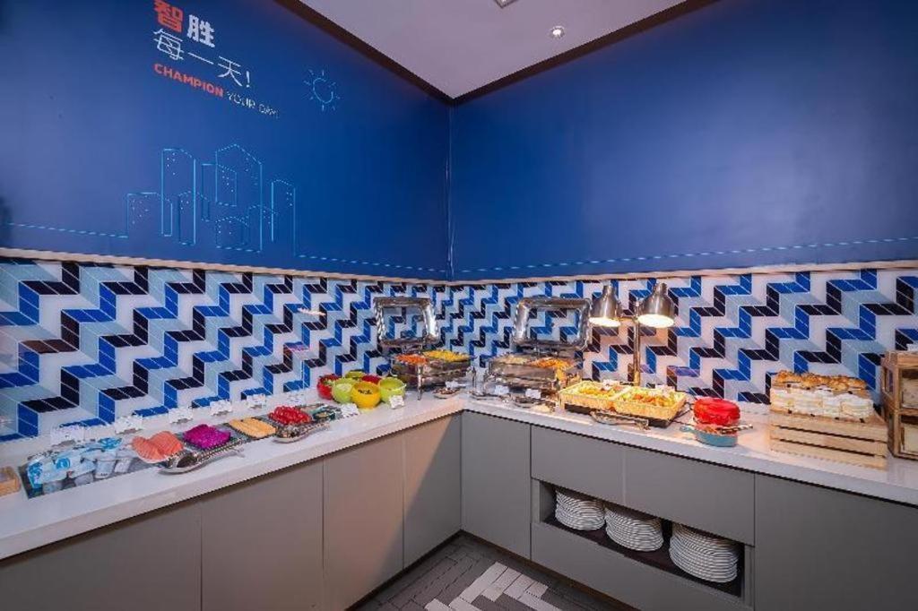 Holiday Inn Taizhou Cmc Екстериор снимка
